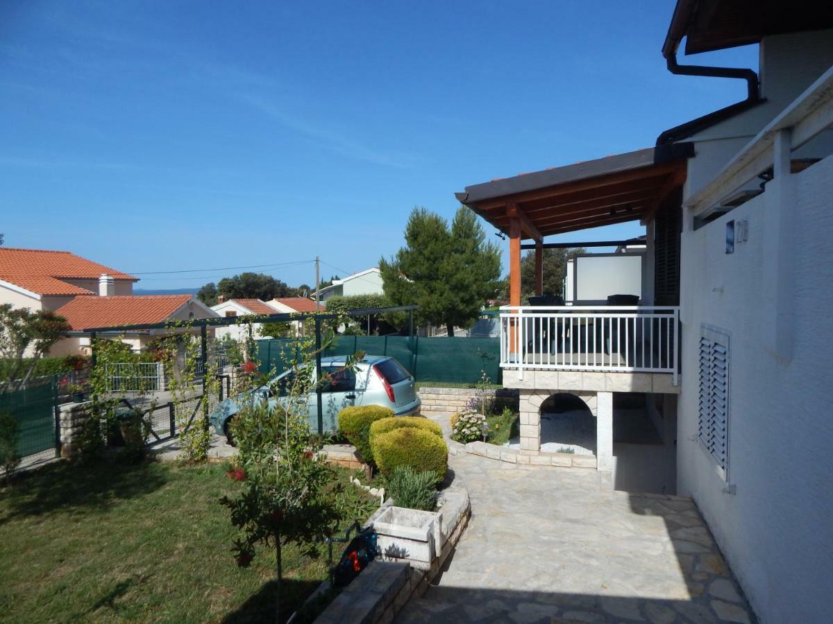 Apartman Duje Petrcane Exterior photo